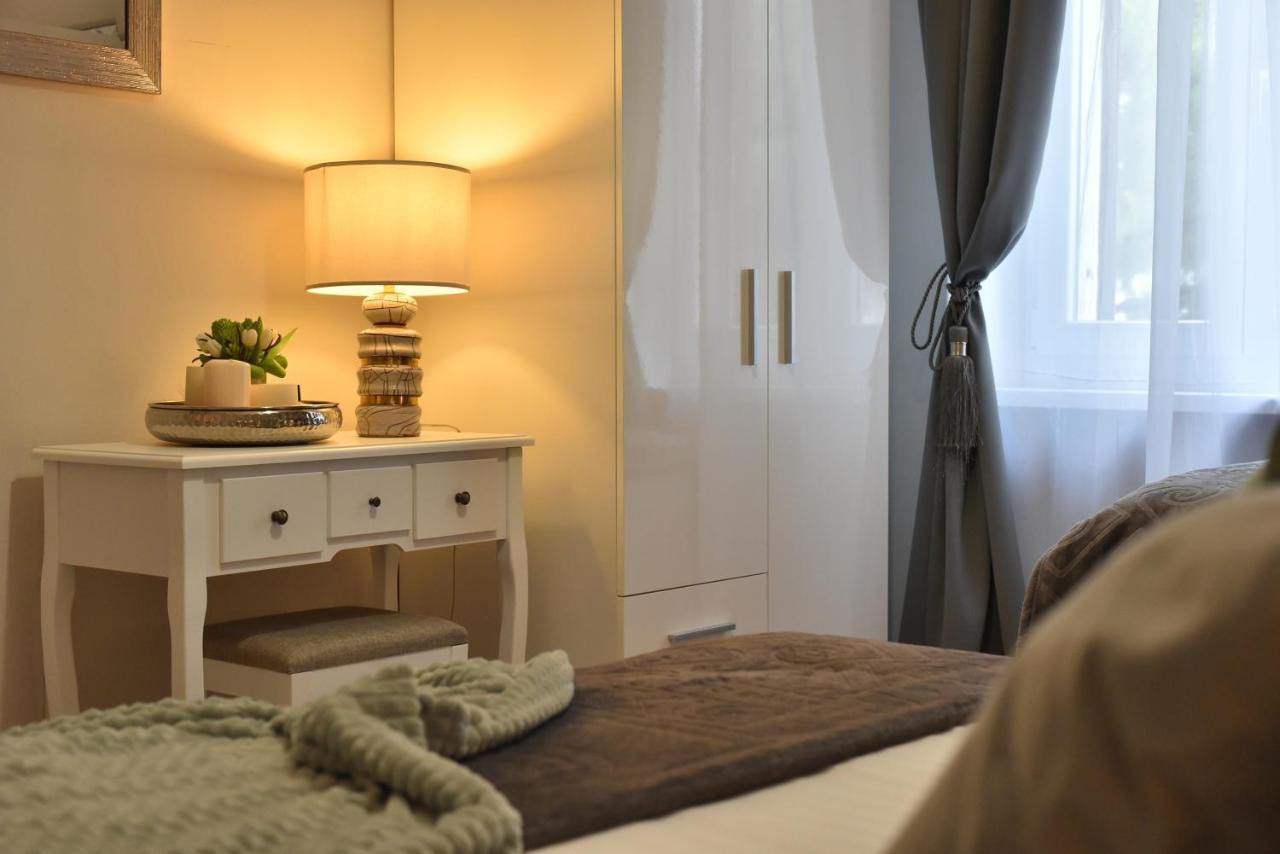 Zadar Center Beach Apartment - Directly On The Sea Eksteriør billede