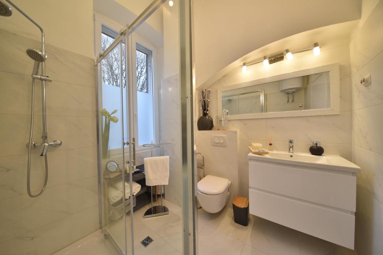 Zadar Center Beach Apartment - Directly On The Sea Eksteriør billede