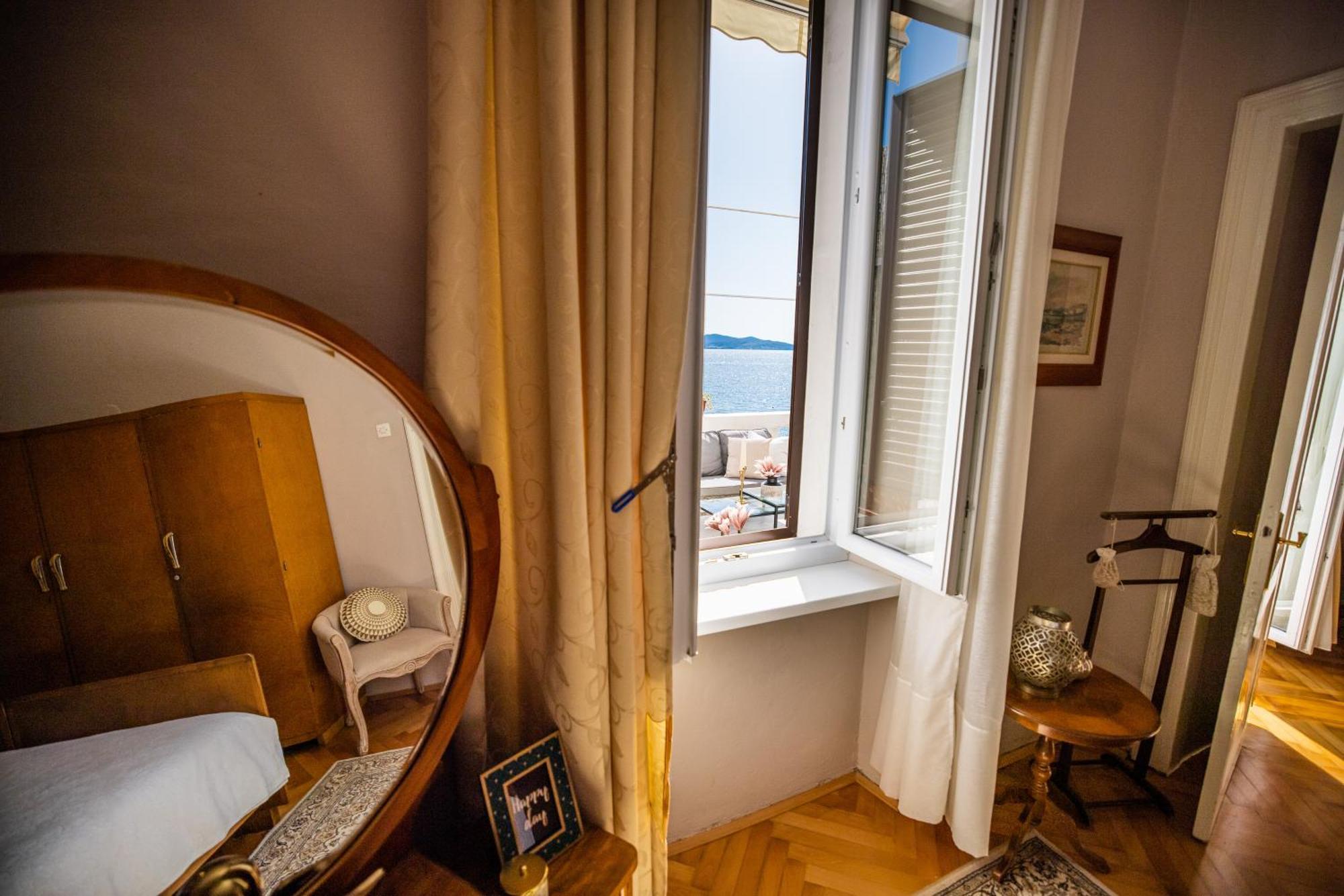 Zadar Center Beach Apartment - Directly On The Sea Eksteriør billede
